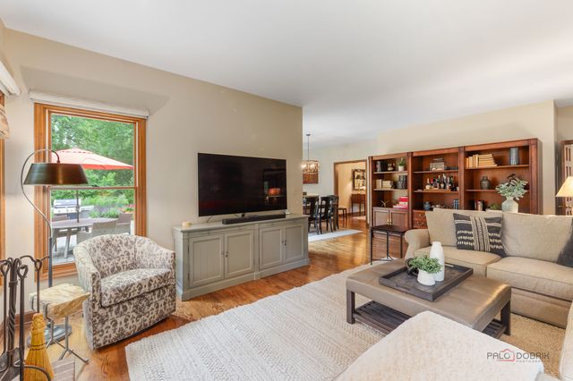 2145 Kenton Lane, Libertyville, IL 60048