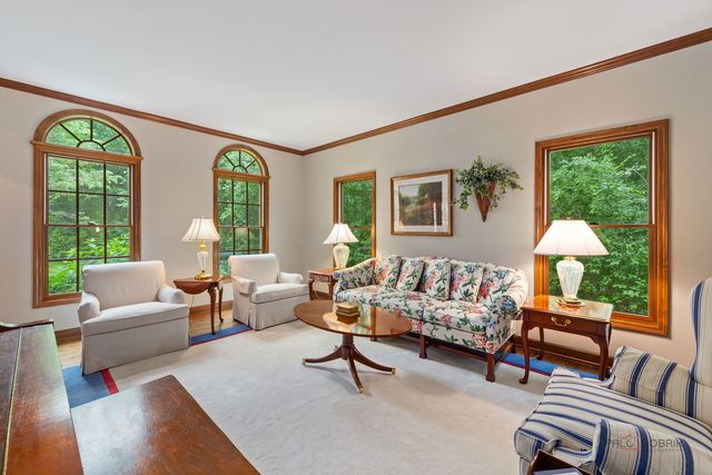2145 Kenton Lane, Libertyville, IL 60048