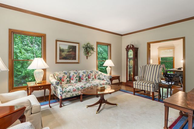 2145 Kenton Lane, Libertyville, IL 60048