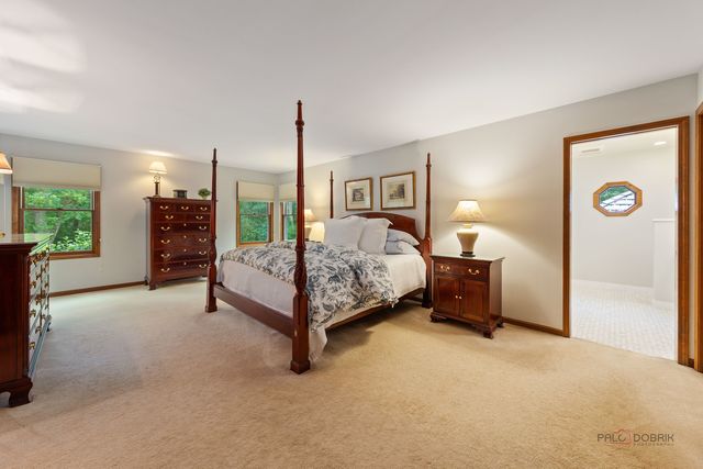 2145 Kenton Lane, Libertyville, IL 60048