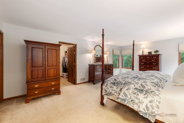 2145 Kenton Lane, Libertyville, IL 60048