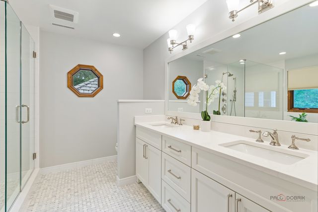 2145 Kenton Lane, Libertyville, IL 60048