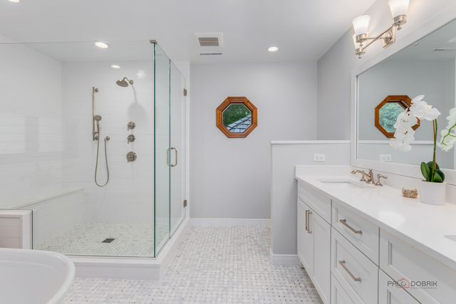 2145 Kenton Lane, Libertyville, IL 60048