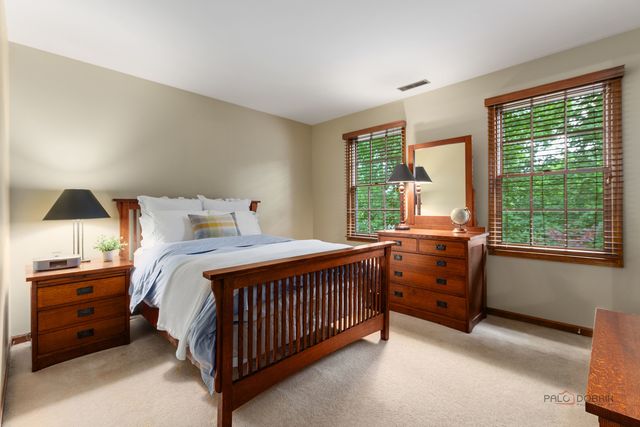 2145 Kenton Lane, Libertyville, IL 60048