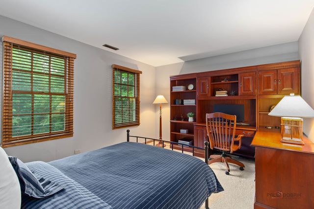 2145 Kenton Lane, Libertyville, IL 60048