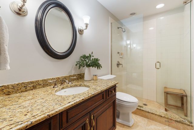 2145 Kenton Lane, Libertyville, IL 60048