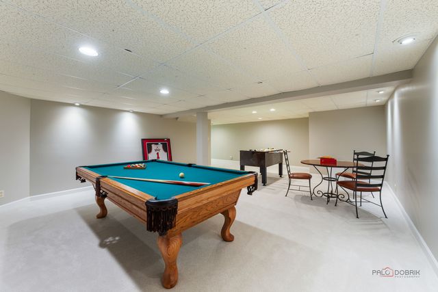 2145 Kenton Lane, Libertyville, IL 60048