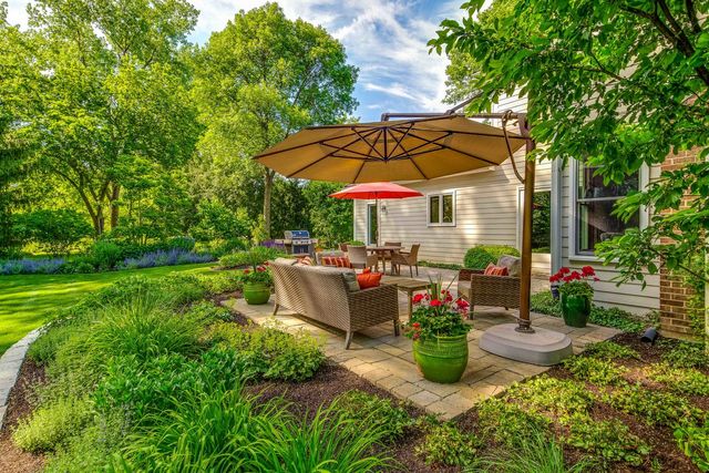 2145 Kenton Lane, Libertyville, IL 60048