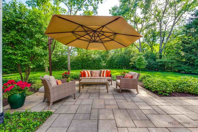 2145 Kenton Lane, Libertyville, IL 60048