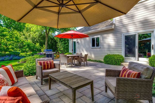 2145 Kenton Lane, Libertyville, IL 60048
