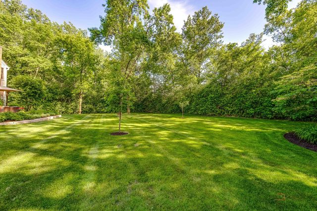 2145 Kenton Lane, Libertyville, IL 60048
