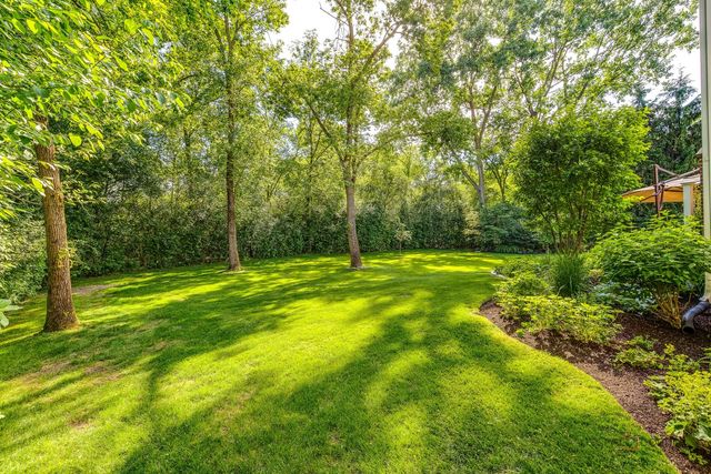 2145 Kenton Lane, Libertyville, IL 60048