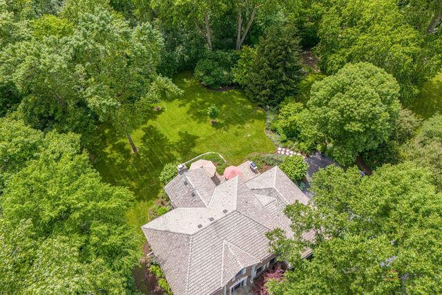 2145 Kenton Lane, Libertyville, IL 60048