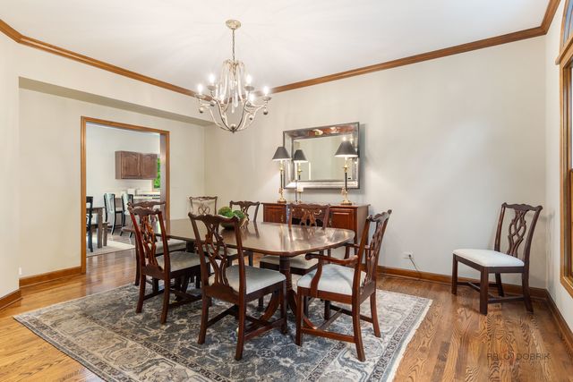 2145 Kenton Lane, Libertyville, IL 60048