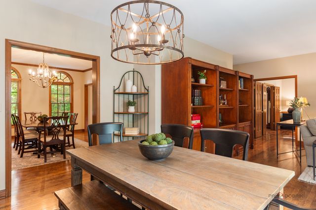 2145 Kenton Lane, Libertyville, IL 60048