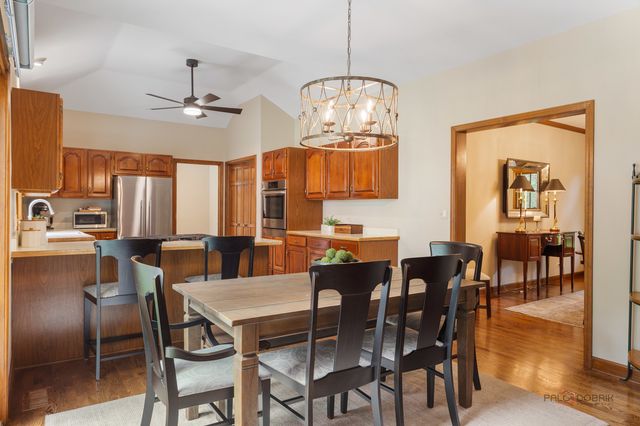 2145 Kenton Lane, Libertyville, IL 60048