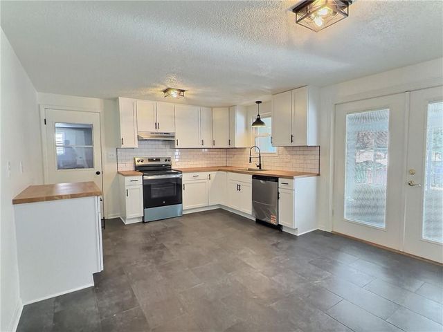 8023 Freeman Avenue, Kansas City, KS 66112