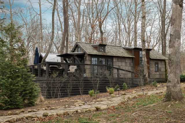 70 Acorn Cv, Tracy City, TN 37387