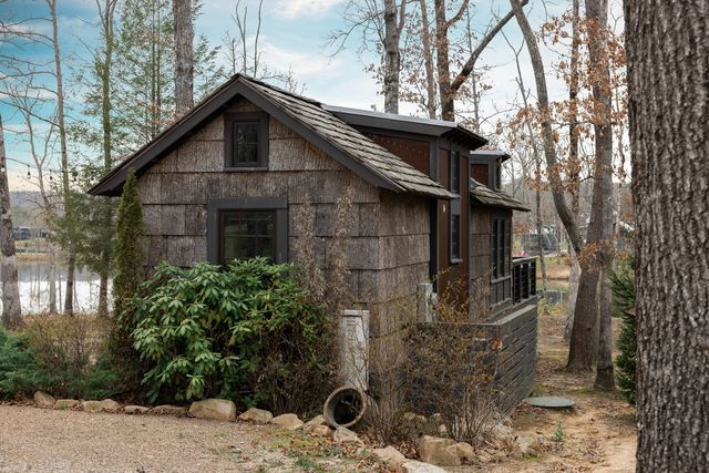 70 Acorn Cv, Tracy City, TN 37387