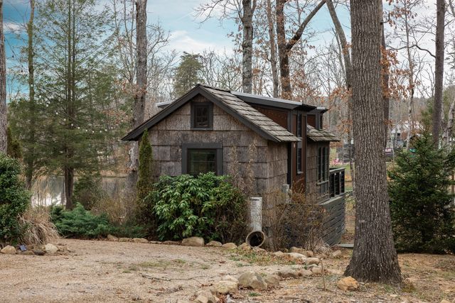 70 Acorn Cv, Tracy City, TN 37387