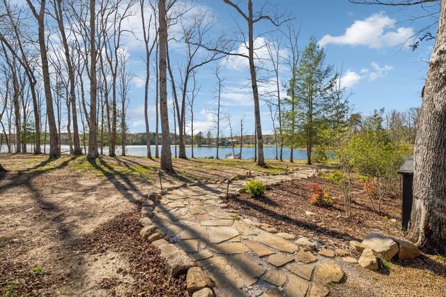 70 Acorn Cv, Tracy City, TN 37387