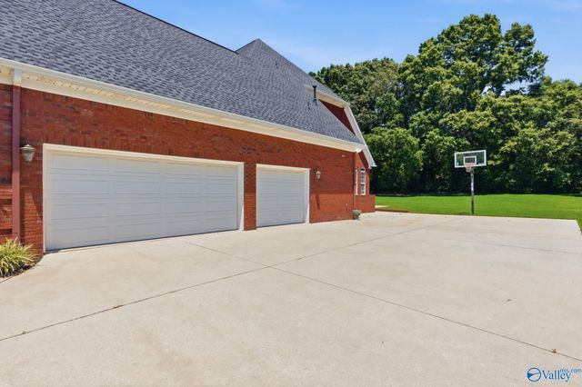 2018 Englewood Place SW, Decatur, AL 35603