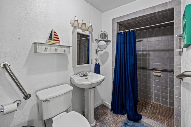 4517 Wildwood Circle, Granbury, TX 76049