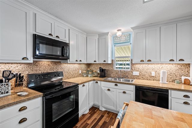 4517 Wildwood Circle, Granbury, TX 76049