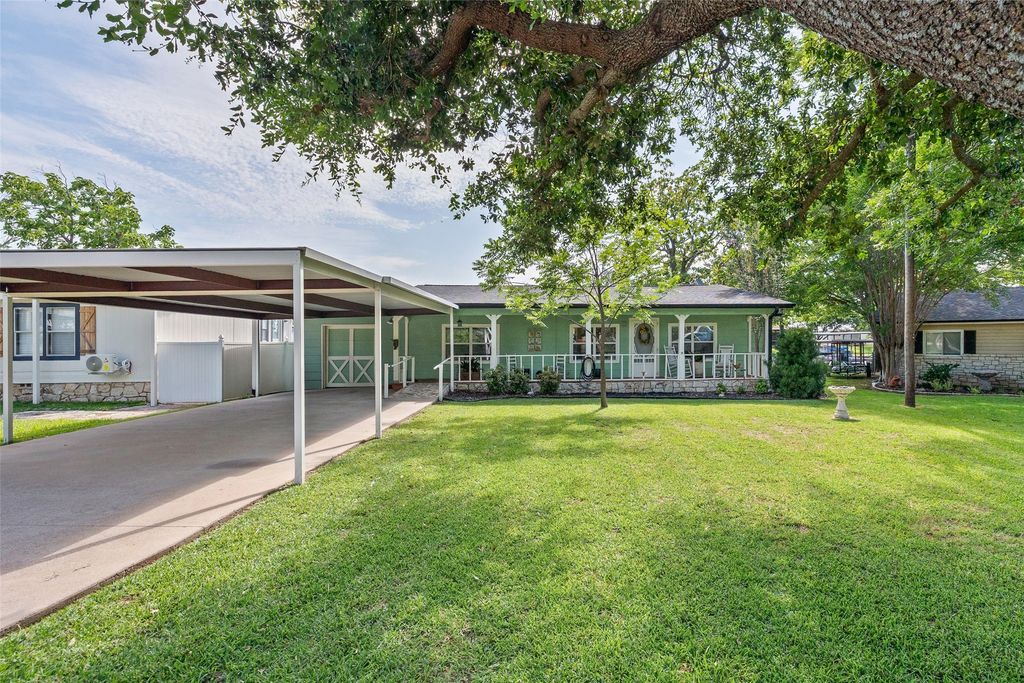 4517 Wildwood Circle, Granbury, TX 76049