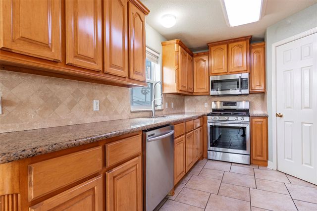 70 Tarpon Street, Bayou Vista, TX 77563