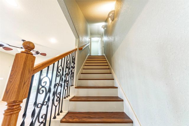 70 Tarpon Street, Bayou Vista, TX 77563