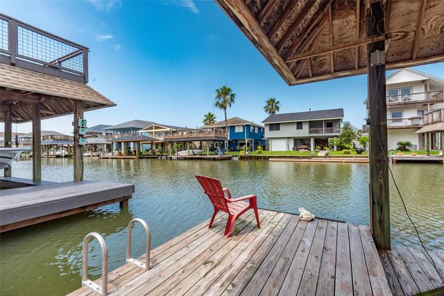 70 Tarpon Street, Bayou Vista, TX 77563