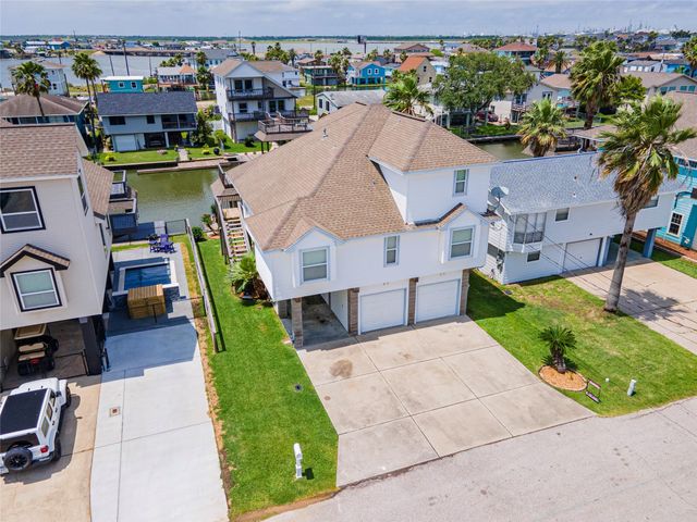 70 Tarpon Street, Bayou Vista, TX 77563