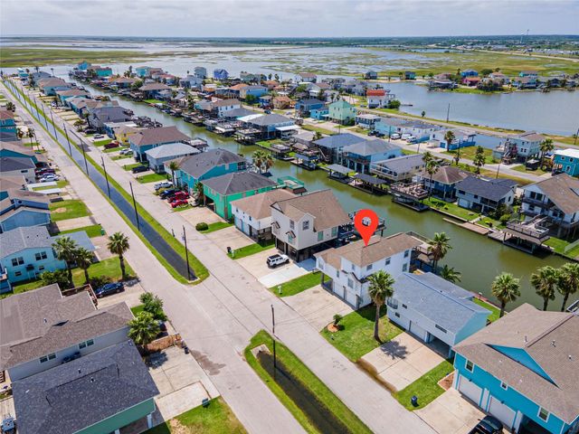 70 Tarpon Street, Bayou Vista, TX 77563