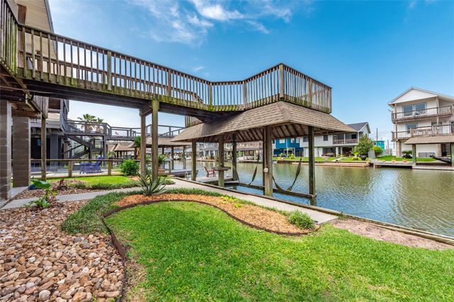 70 Tarpon Street, Bayou Vista, TX 77563