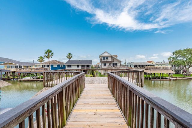 70 Tarpon Street, Bayou Vista, TX 77563