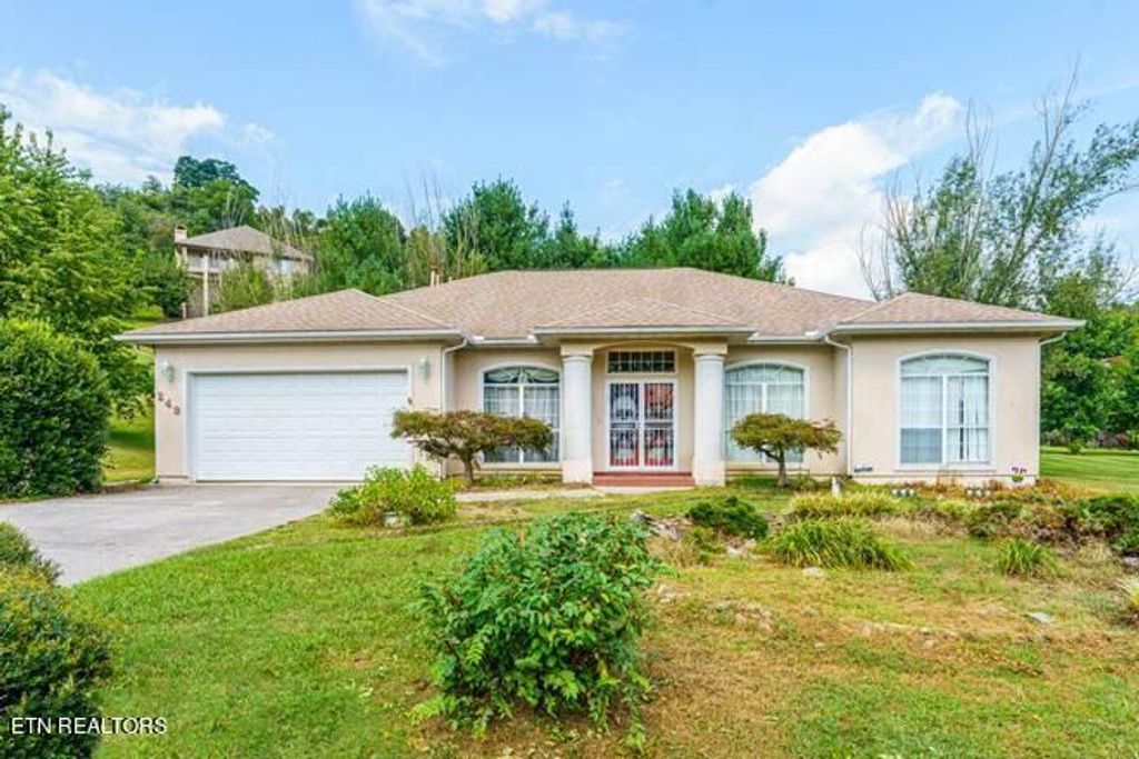 249 Lexington Place, Sevierville, TN 37862