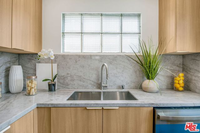 1129 S Citrus Avenue, Los Angeles, CA 90019