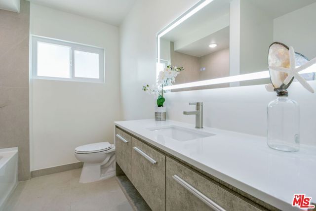 1129 S Citrus Avenue, Los Angeles, CA 90019