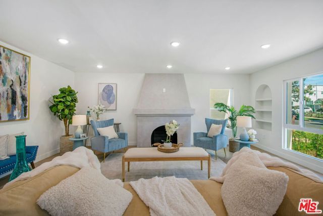 1129 S Citrus Avenue, Los Angeles, CA 90019