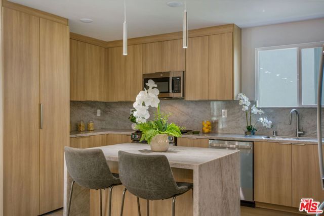 1129 S Citrus Avenue, Los Angeles, CA 90019