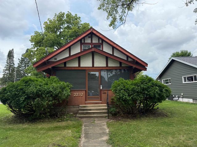 2232 W 3rd Street, Waterloo, IA 50702