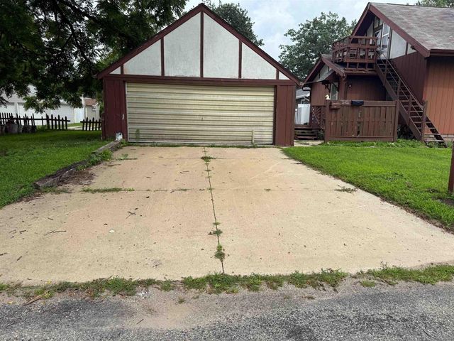 2232 W 3rd Street, Waterloo, IA 50702