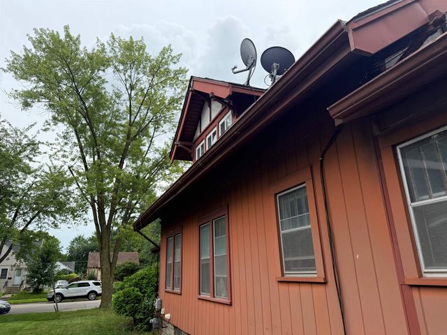 2232 W 3rd Street, Waterloo, IA 50702