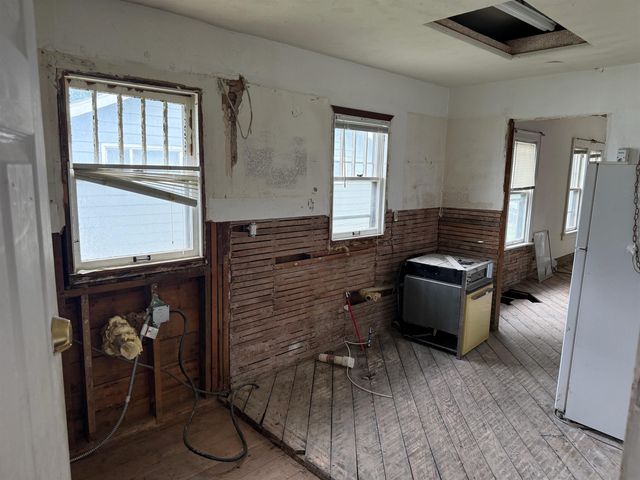 2232 W 3rd Street, Waterloo, IA 50702