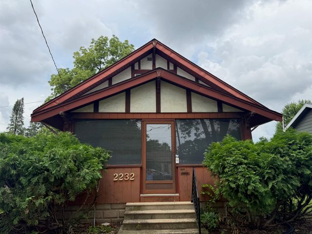 2232 W 3rd Street, Waterloo, IA 50702