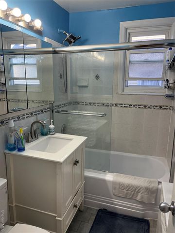 538 E Park Avenue, Long Beach, NY 11561