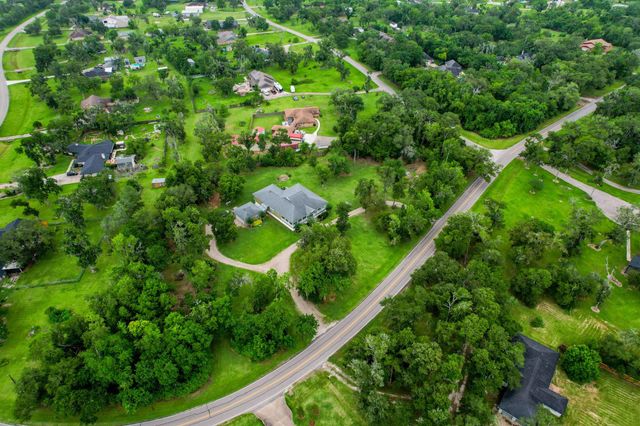 108 Buffalo Trail, Lake Jackson, TX 77566