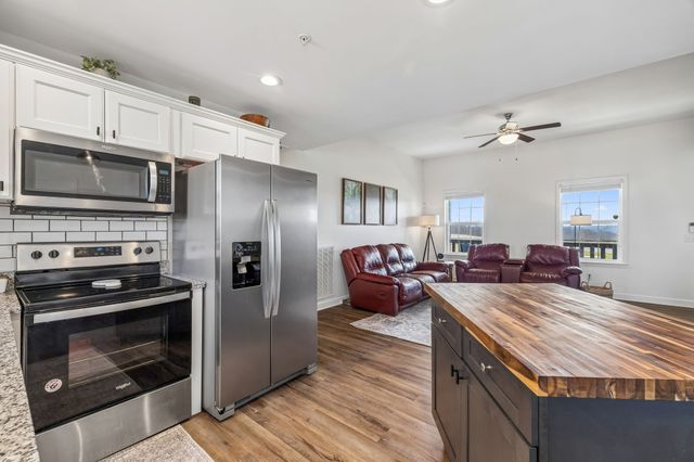 608 Skyview Dr, Ashland City, TN 37015