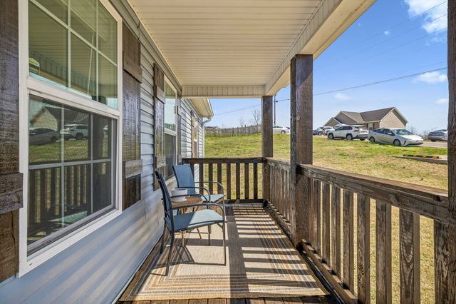 608 Skyview Dr, Ashland City, TN 37015